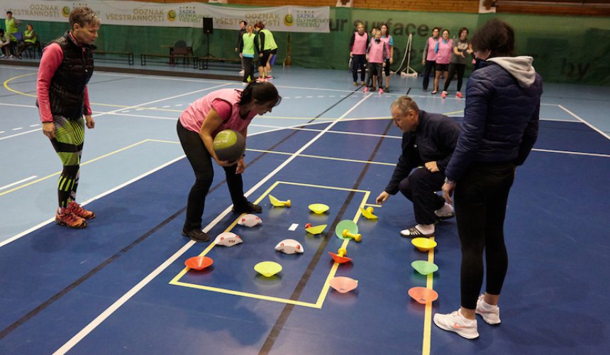 Přednášky, sport i moře srandy. Učitelé se na společném kempu potkali už po deváté